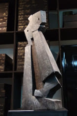 Современная фигуративная деревянная скульптура Шаг